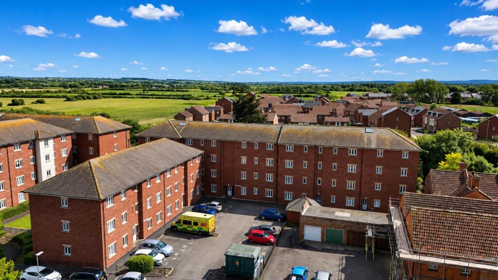 2-bed flat on Charlotte Court, Highbridge, £125,000