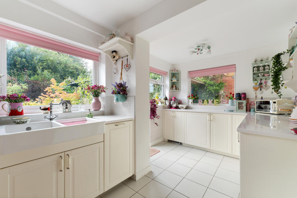 Forebury Avenue, Sawbridgeworth, Hertfordshire, CM21 photo 2