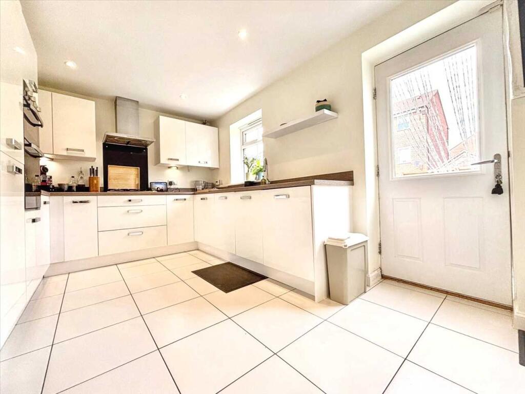Sylvan Avenue, Kirkby In Ashfield photo 2