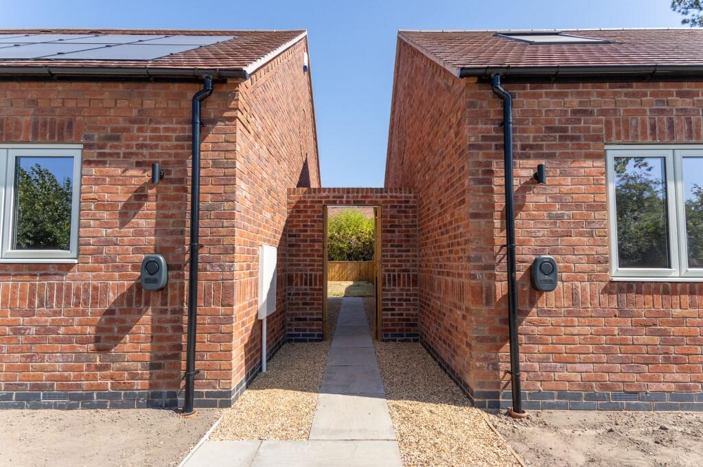 Cakebole Lane, Worcestershire, DY10 photo 4