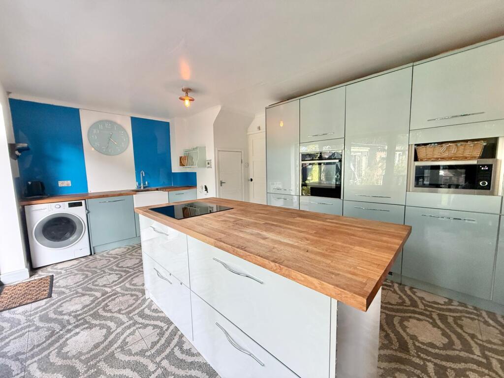 House in Tameside, Greater Manchester - View 5