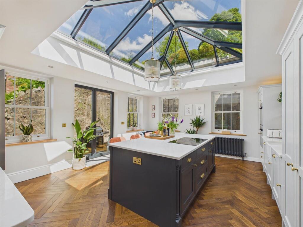 West Malvern Road, Malvern - View 2