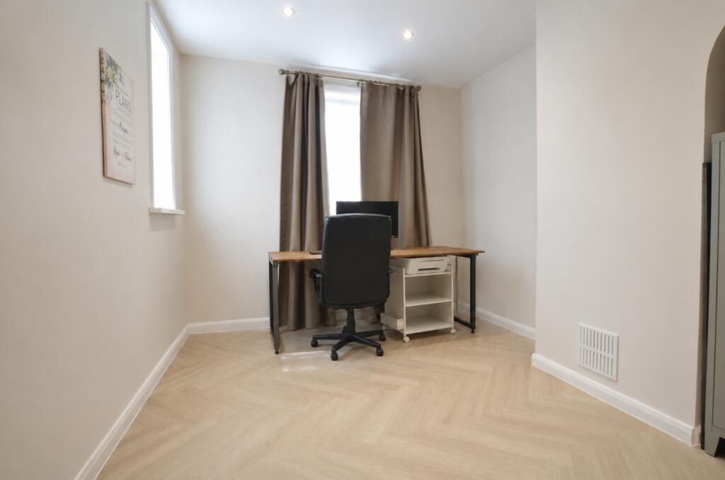 House in London - View 5