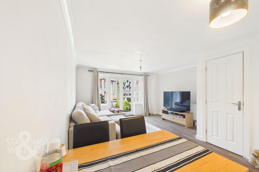 House in South Norfolk, Queen's Hills, Costessey - More