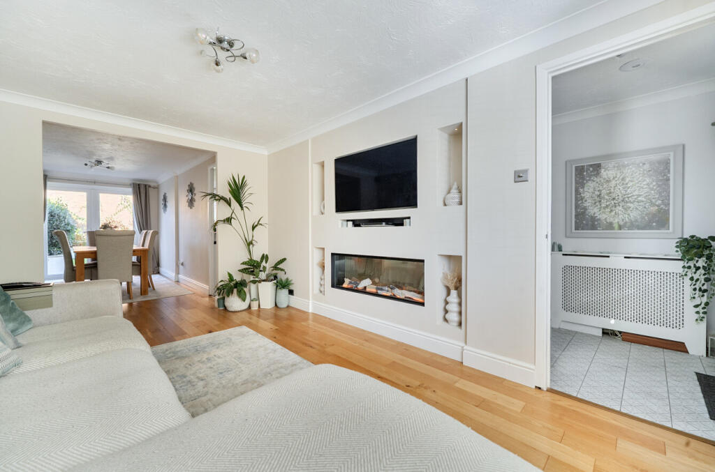 House in Binfield, Temple Park - View 3