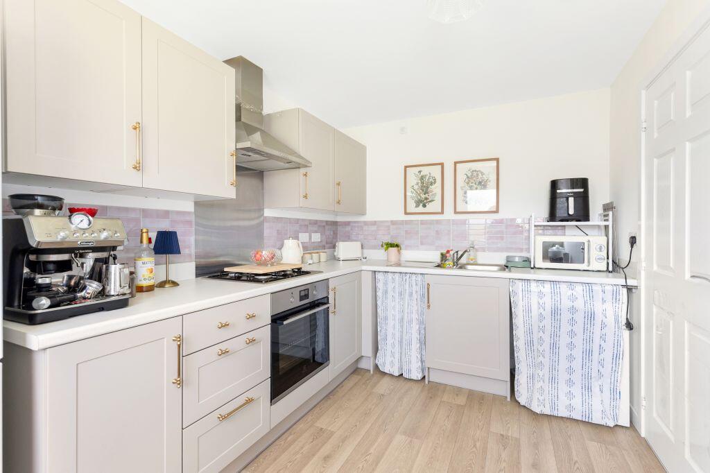 House in East Calder, Calderwood - View 4