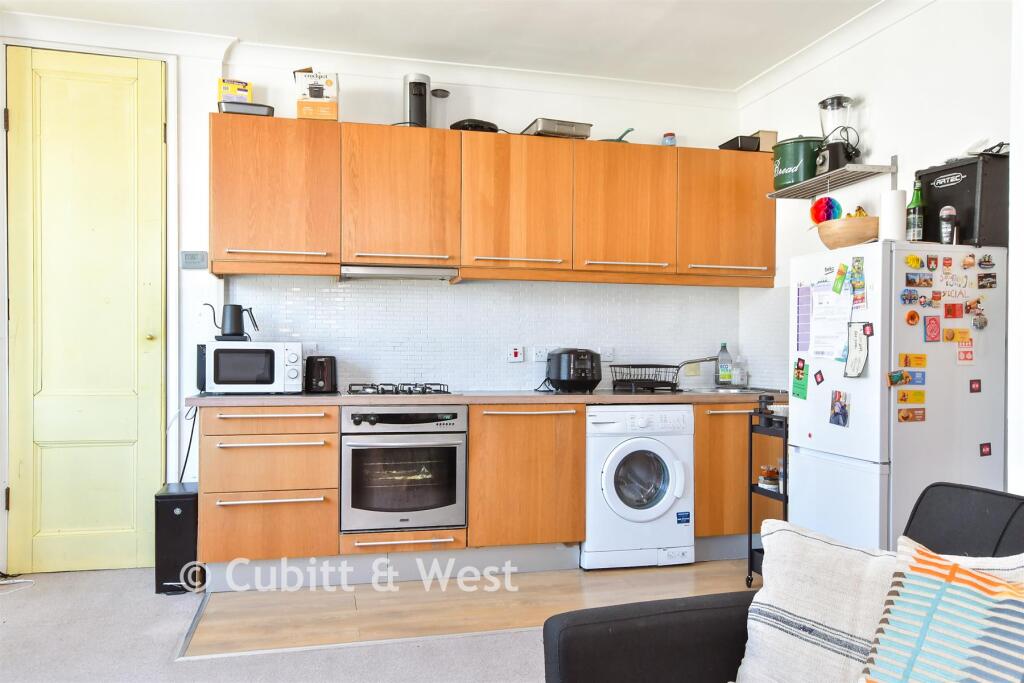 Apartment in Brighton, Round Hill - View 4