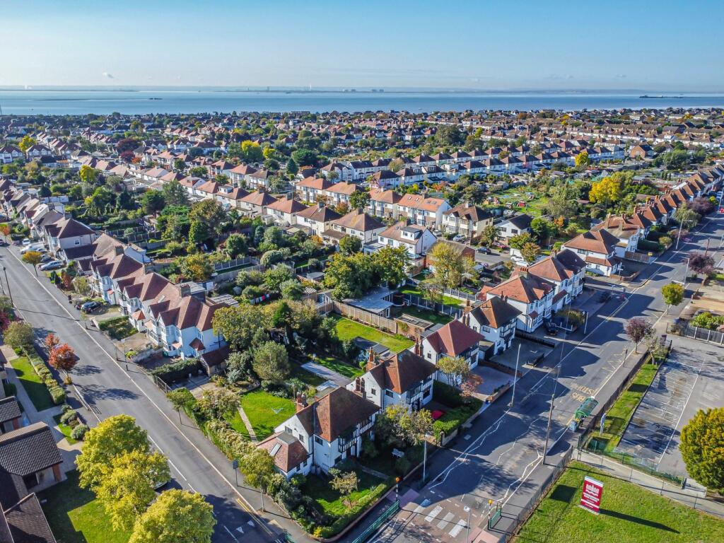 Caulfield Road, Shoeburyness, SS3 photo 4