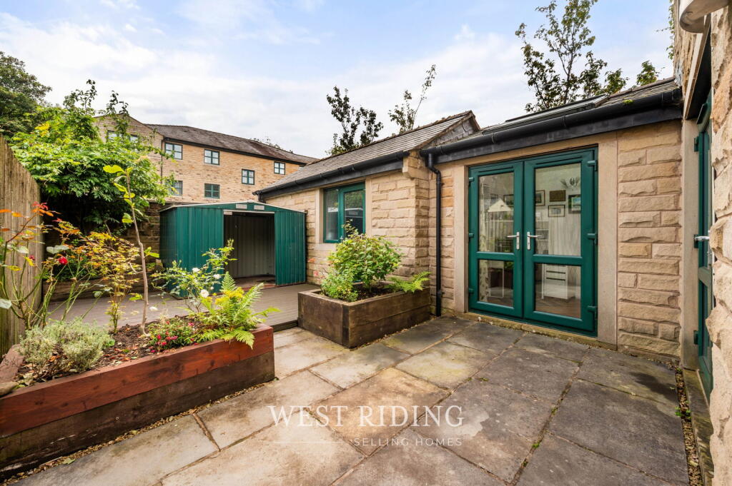House in Oldham - View 4