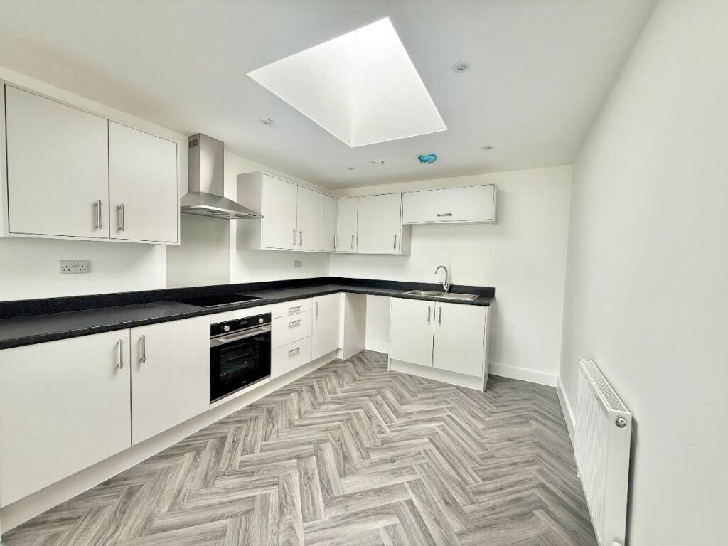 Apartment in Southend-on-Sea - View 3