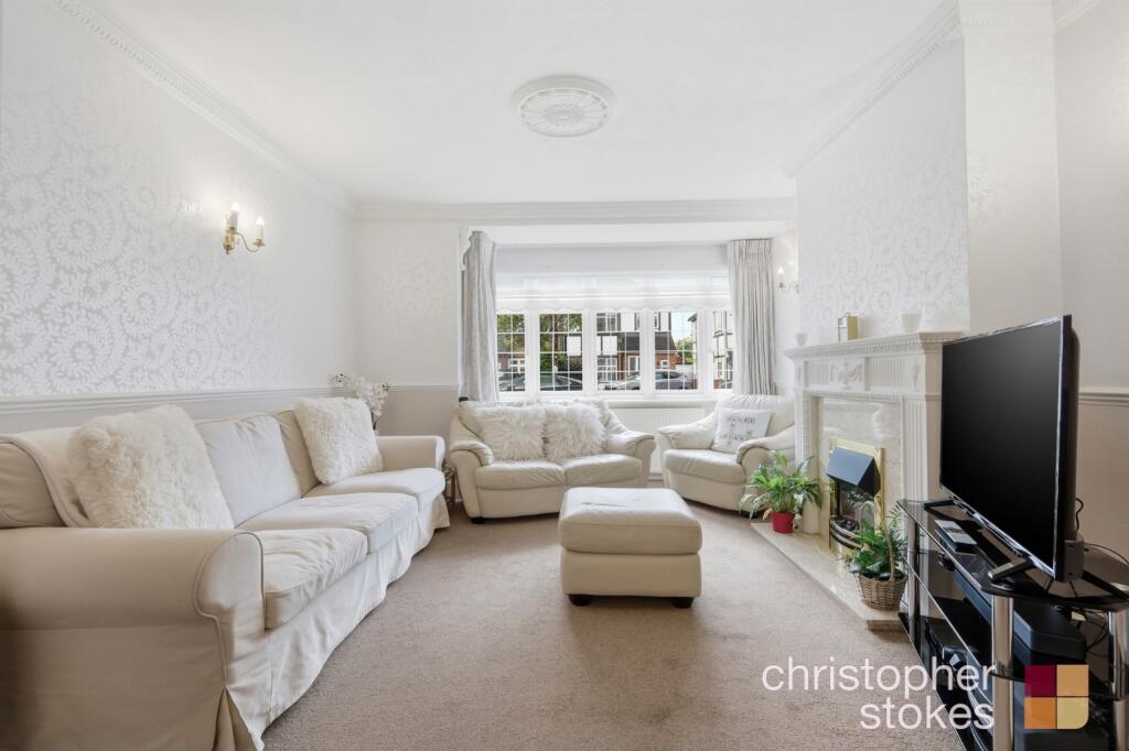 Pine Close, Cheshunt, Hertfordshire, EN8 0NG photo 4
