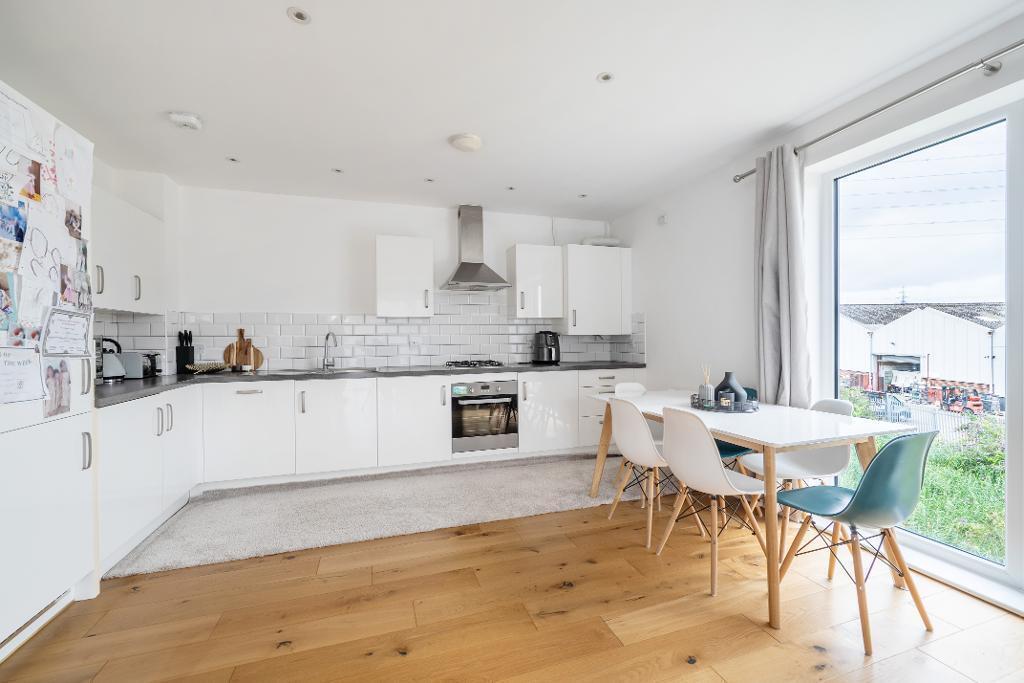 Apartment in Barking - View 3