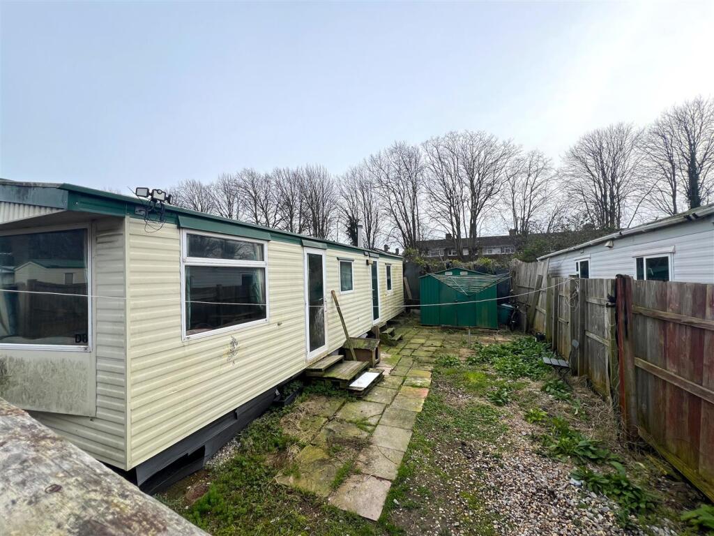 2-bed house on New Road, Rustington, Littlehampton, £130,000