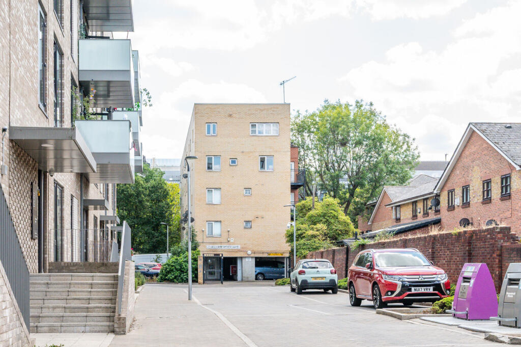 Main image of property: Wharf View Court, Tower Hamlets, London, E14