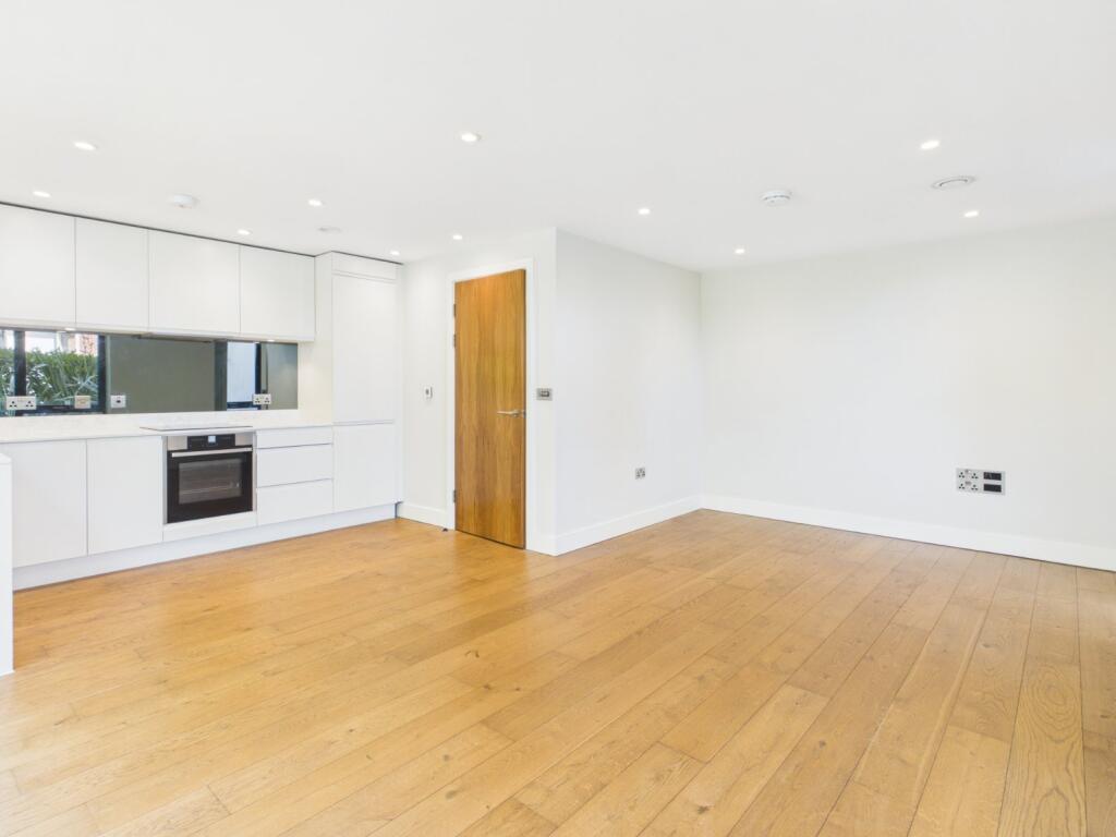 Apartment in Slough - More