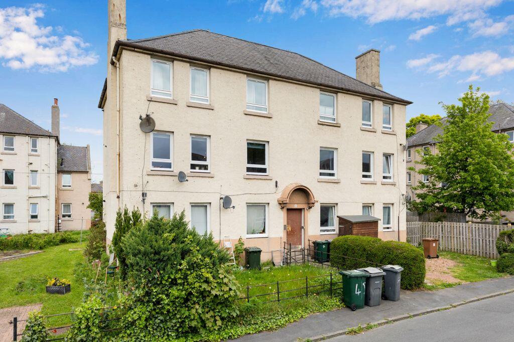 Main image of property: 4/4 Loganlea Place, Edinburgh, EH7 6PB