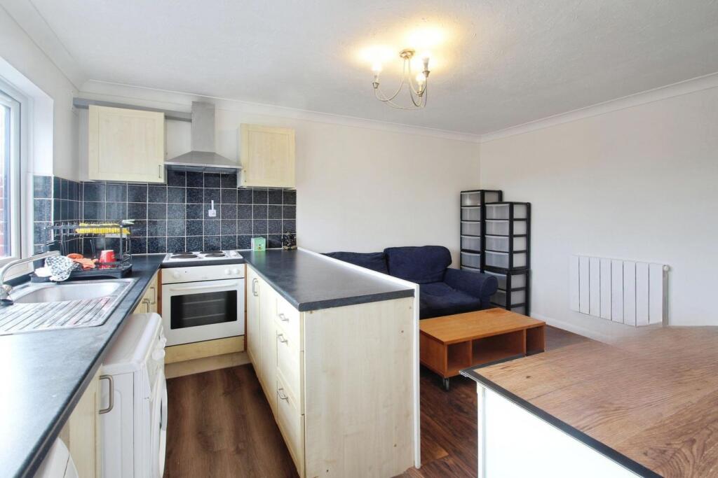 Apartment in Southall - View 2