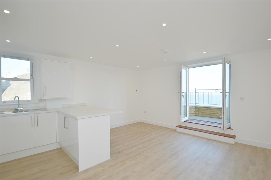 Fantastic Sea Views * Ventnor photo 4