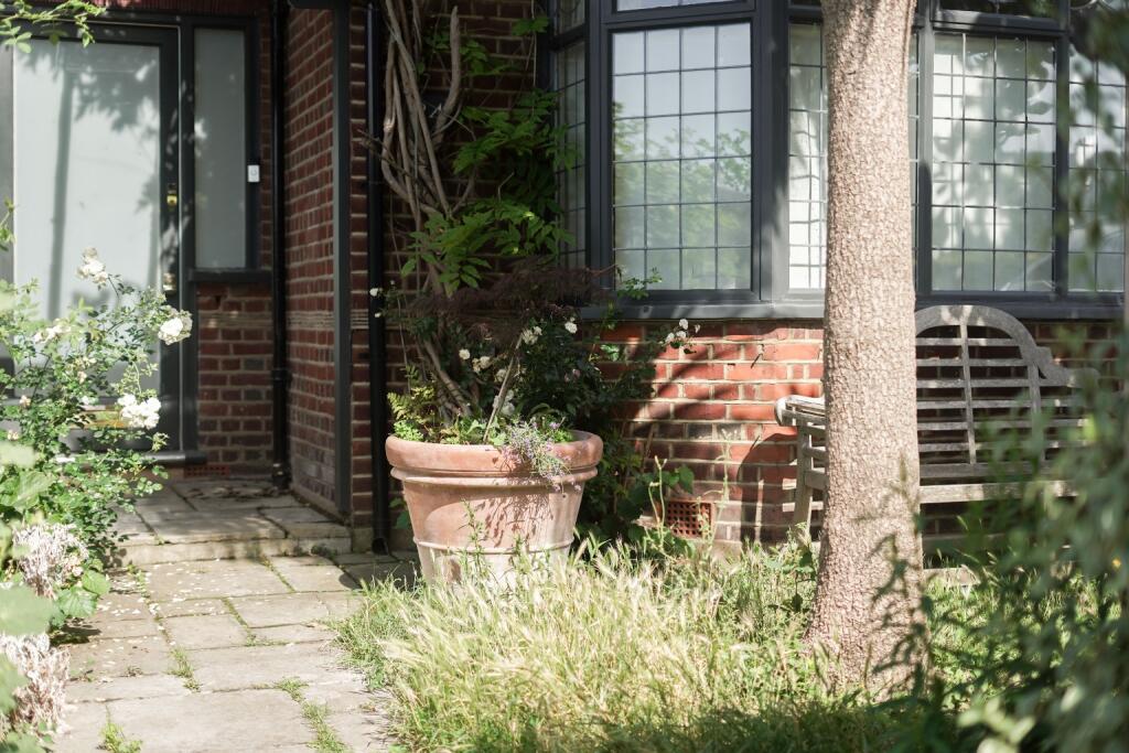 House in London - View 5