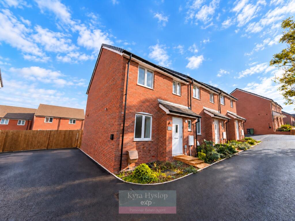 3-bed semi-detached on Nickleby Road, Exeter, EX2 8WJ, £300,000