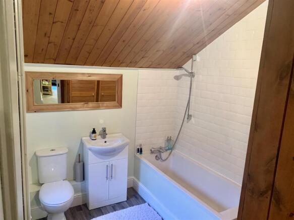 Bathroom.JPG