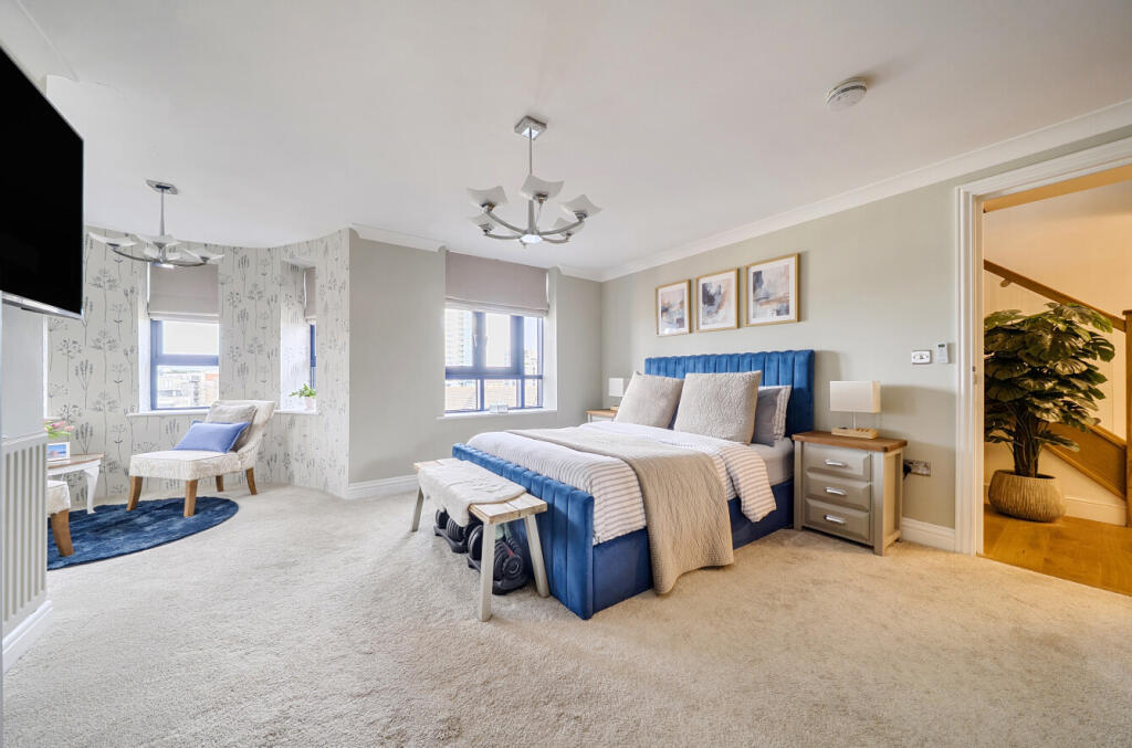 Apartment in Southampton, Ocean Village - More