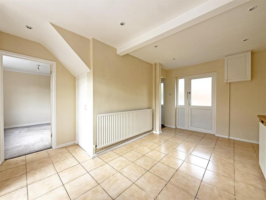 Shorncliffe Drive, Copthorne, Shrewsbury photo 4