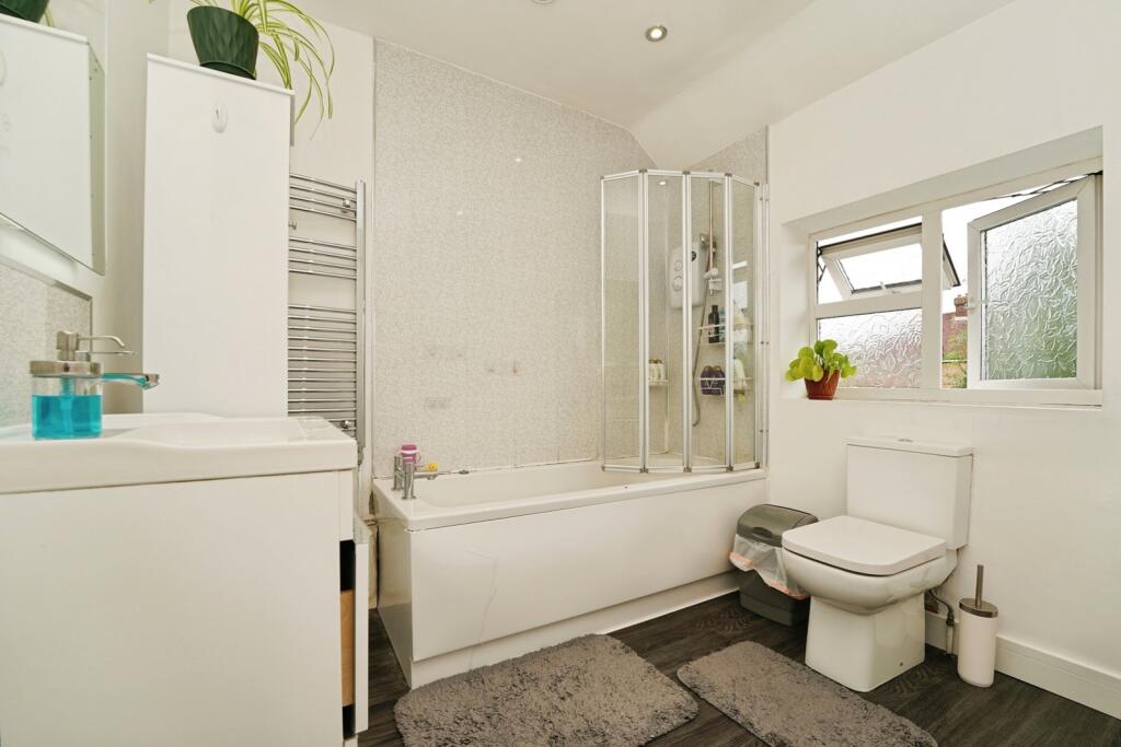 House in Gloucester - View 5