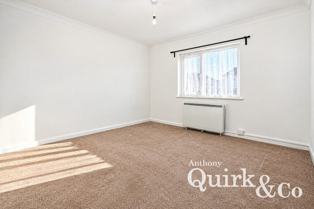 House in Castle Point, Canvey Island - View 4