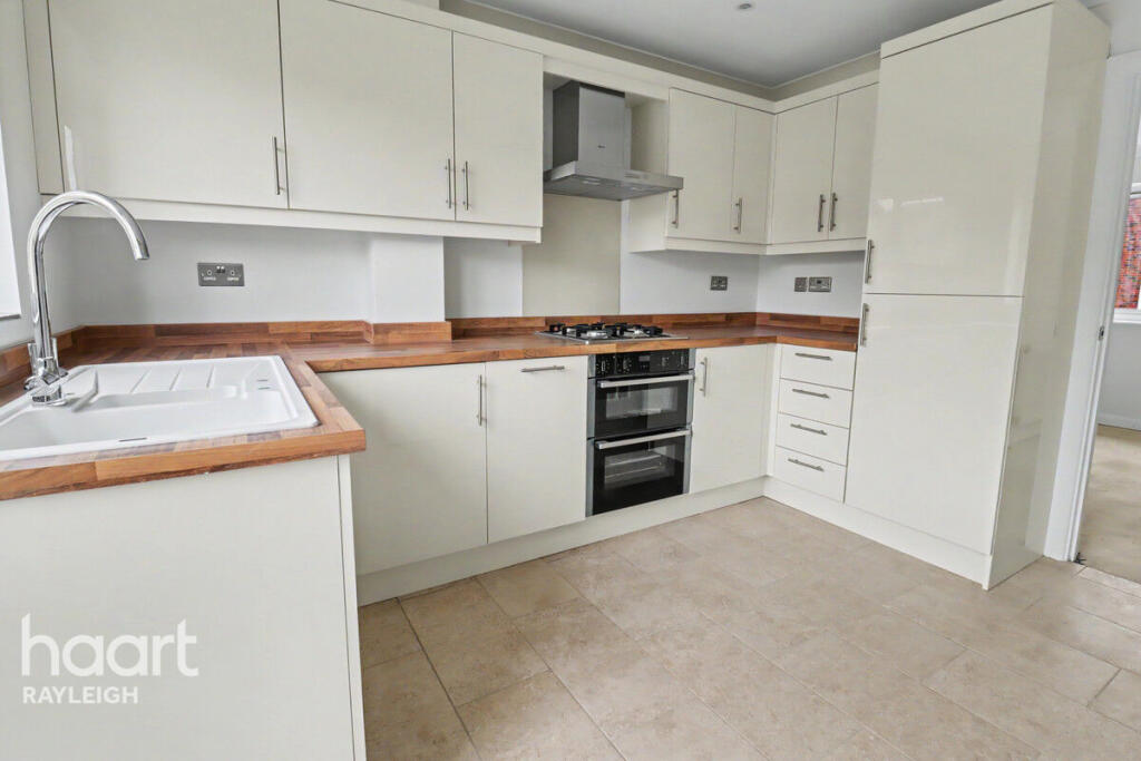 Fairview Crescent, Rayleigh photo 2