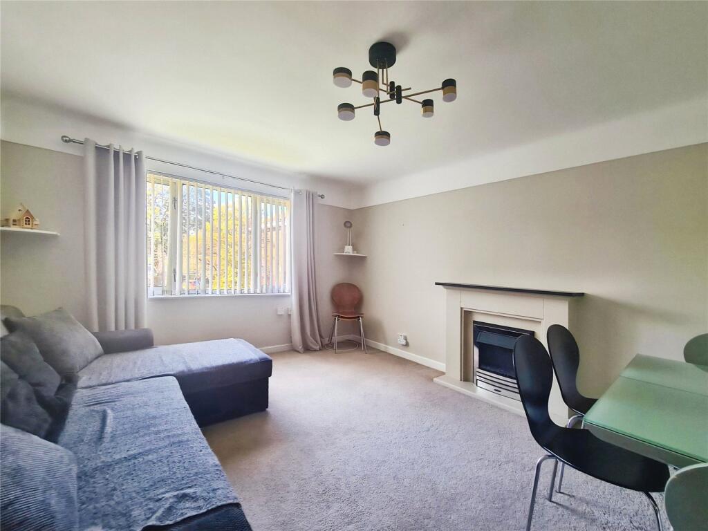 Apartment in Southampton, Millbrook - View 4
