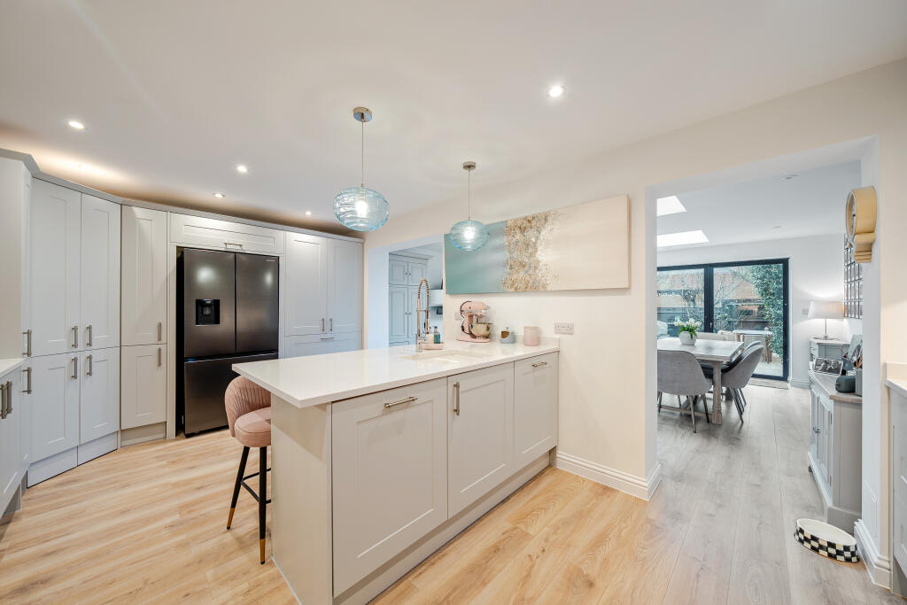 Weston Drive, Caterham, CR3 photo 3