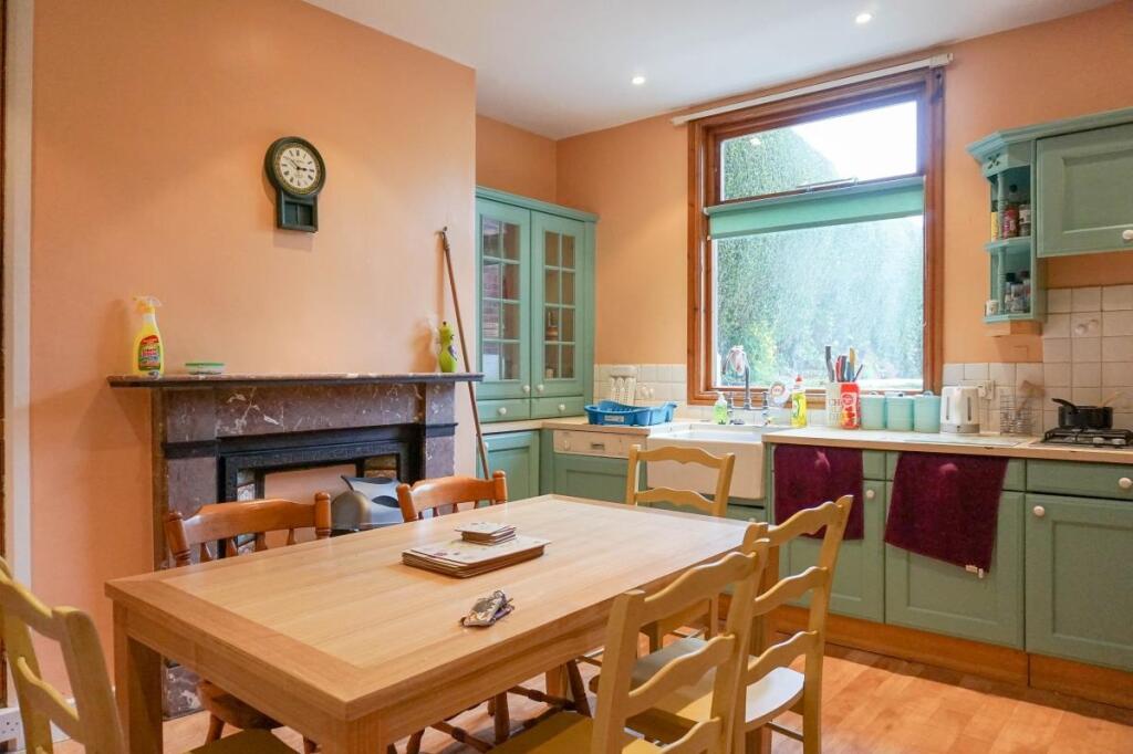 6 bedroom house for rent