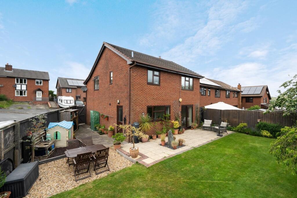 26 Maes Gwyn, Llanfair Caereinion, Welshpool photo 4
