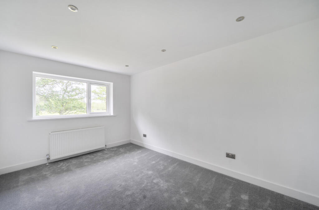 House in Finchampstead - View 4