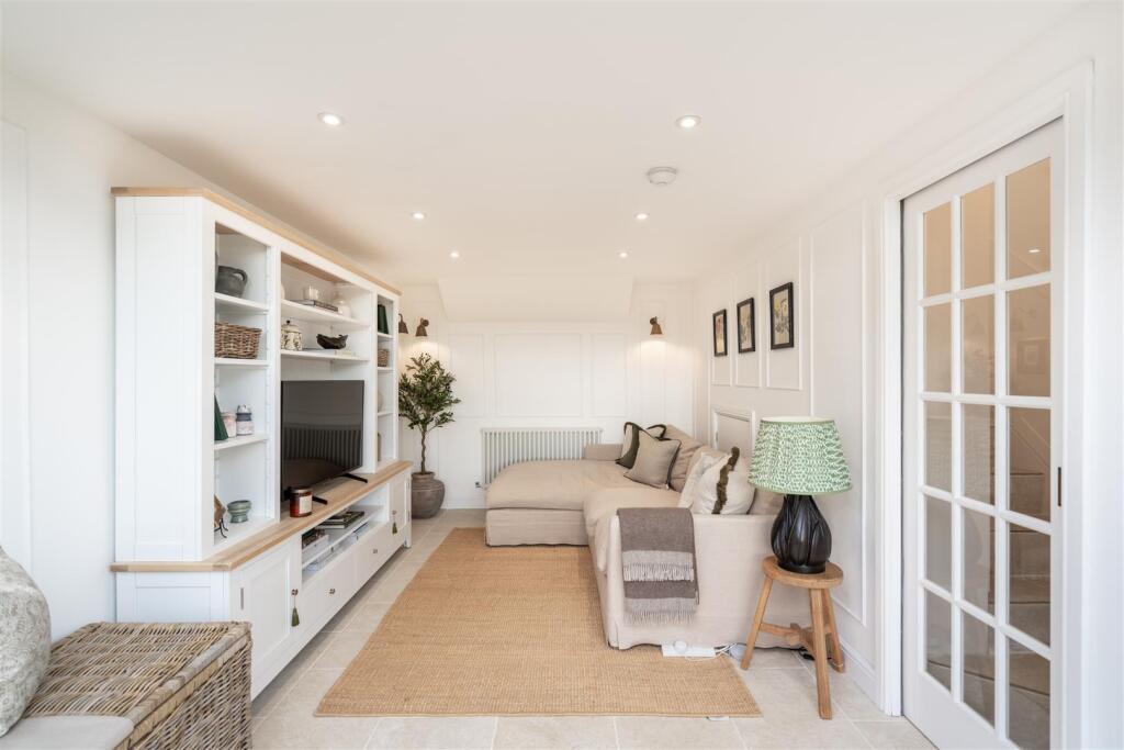 House in Leeds, Oakwood - More