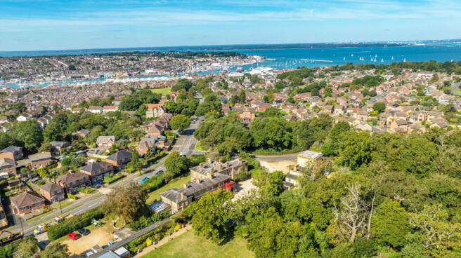 Albert Cottage Hotel, York Avenue, East Cowes, Isle of Wight PO32 6BD