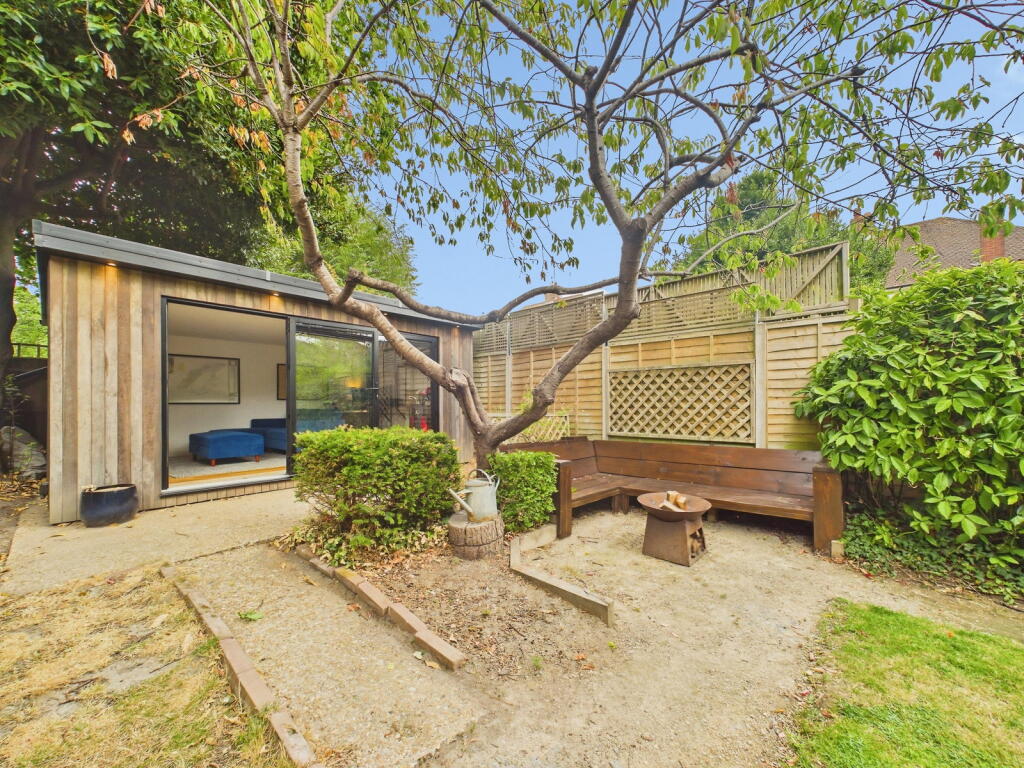 House in Horsham, Oakhill - View 4