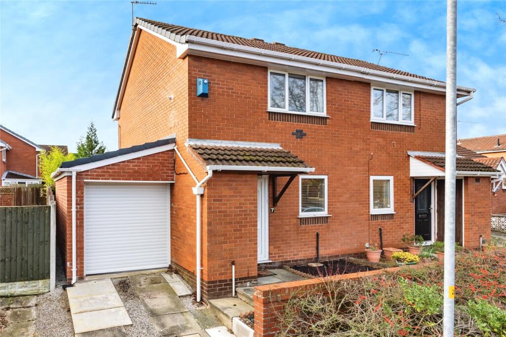 Main image of property: Rossendale Drive, Birchwood, Warrington, Cheshire, WA3