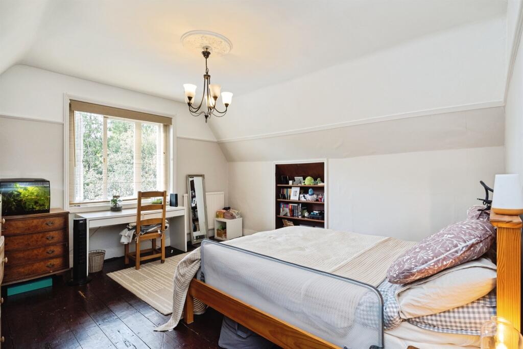Apartment in Tunbridge Wells, Kent - More