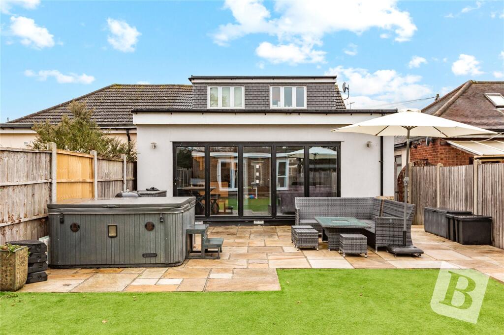 Burnway, Hornchurch, RM11 photo 2
