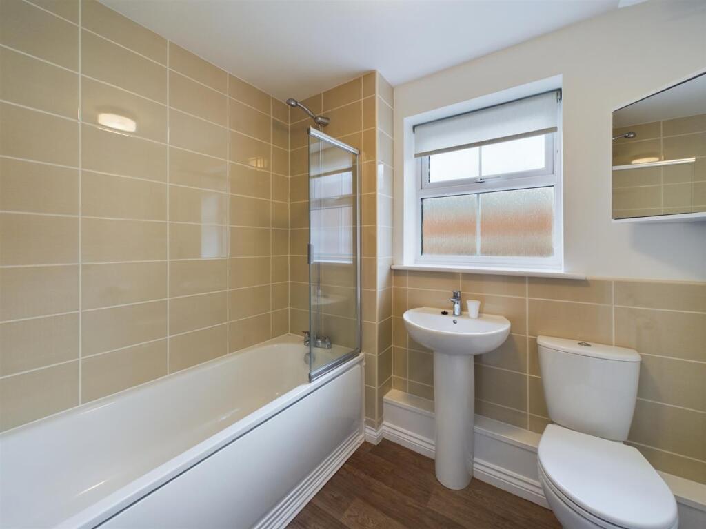 Apartment in Solihull, West Midlands - View 4
