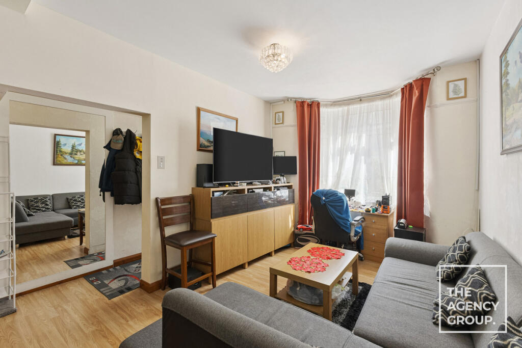 House in London, Plaistow - More