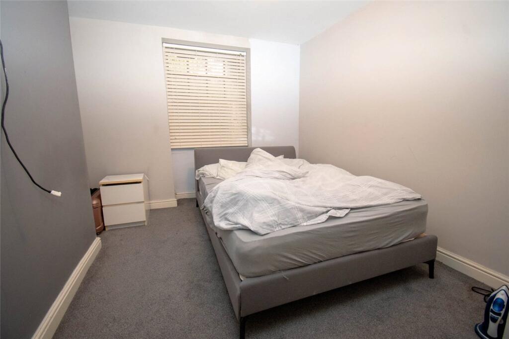 Apartment in Wirral, Liverpool City Region - View 5