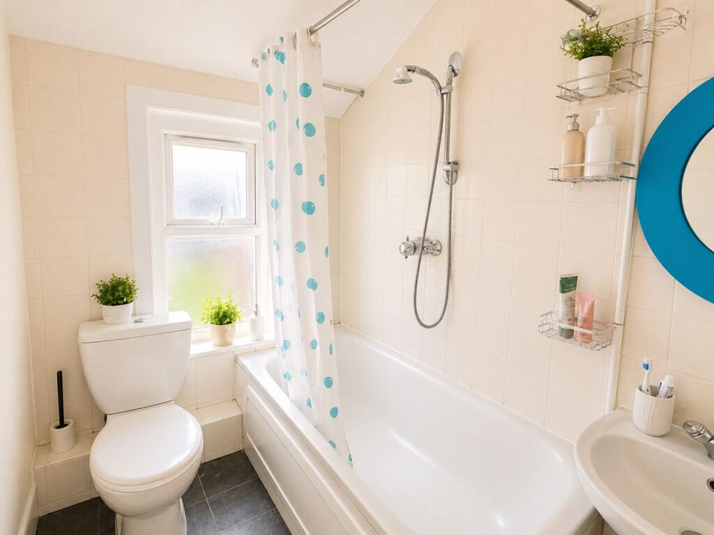 5 bedroom terraced house for rent