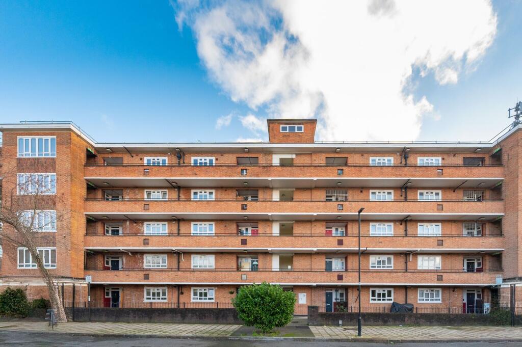 2-bed flat on Hemans Street, Vauxhall, London, SW8, £365,000