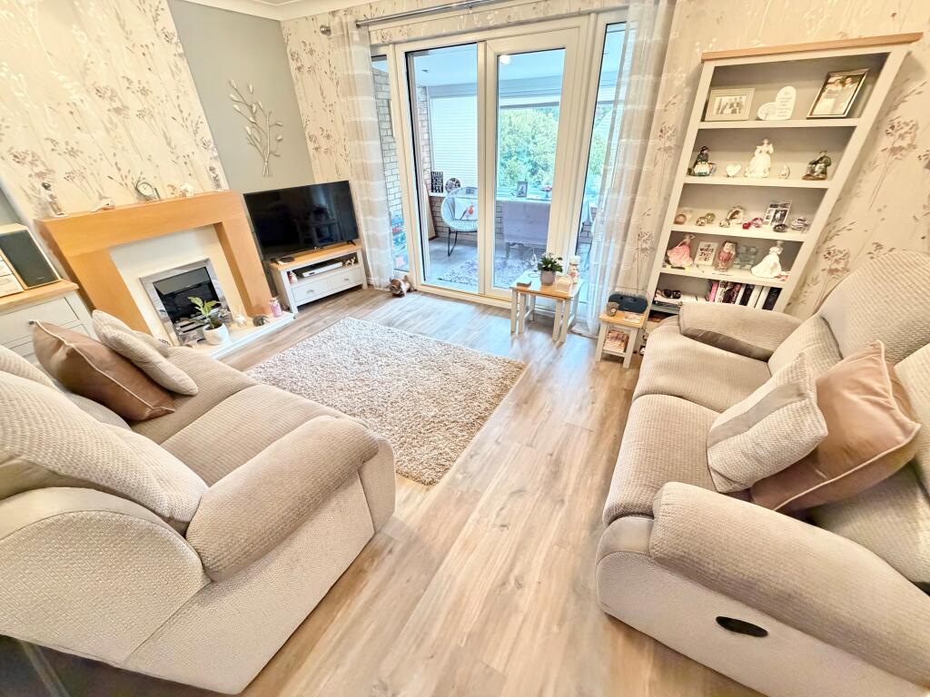 House in Ellesmere Port, Westwood Park - More
