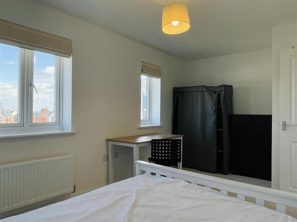 6 bedroom town house for rent