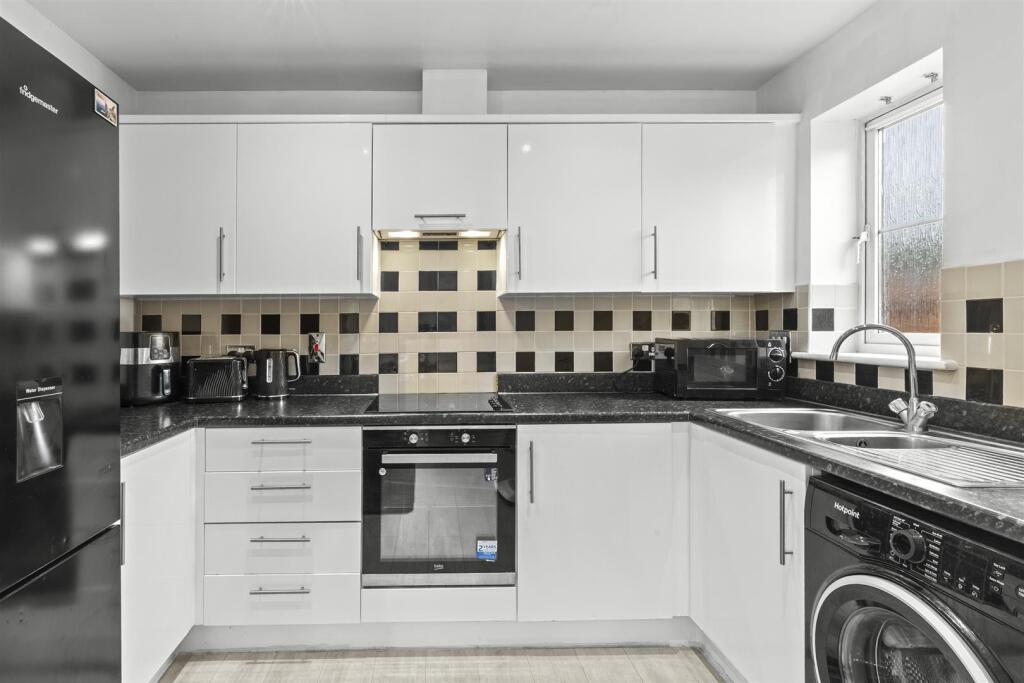 Apartment in Hemel Hempstead - View 4