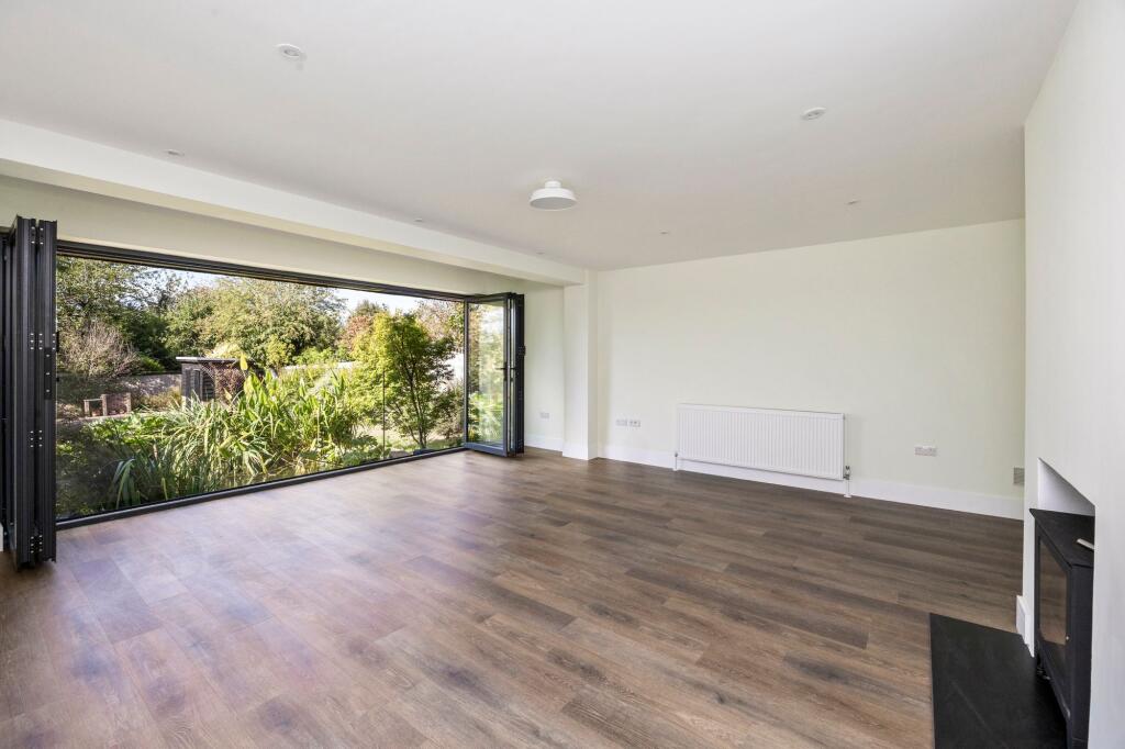 House in Redhill - View 4